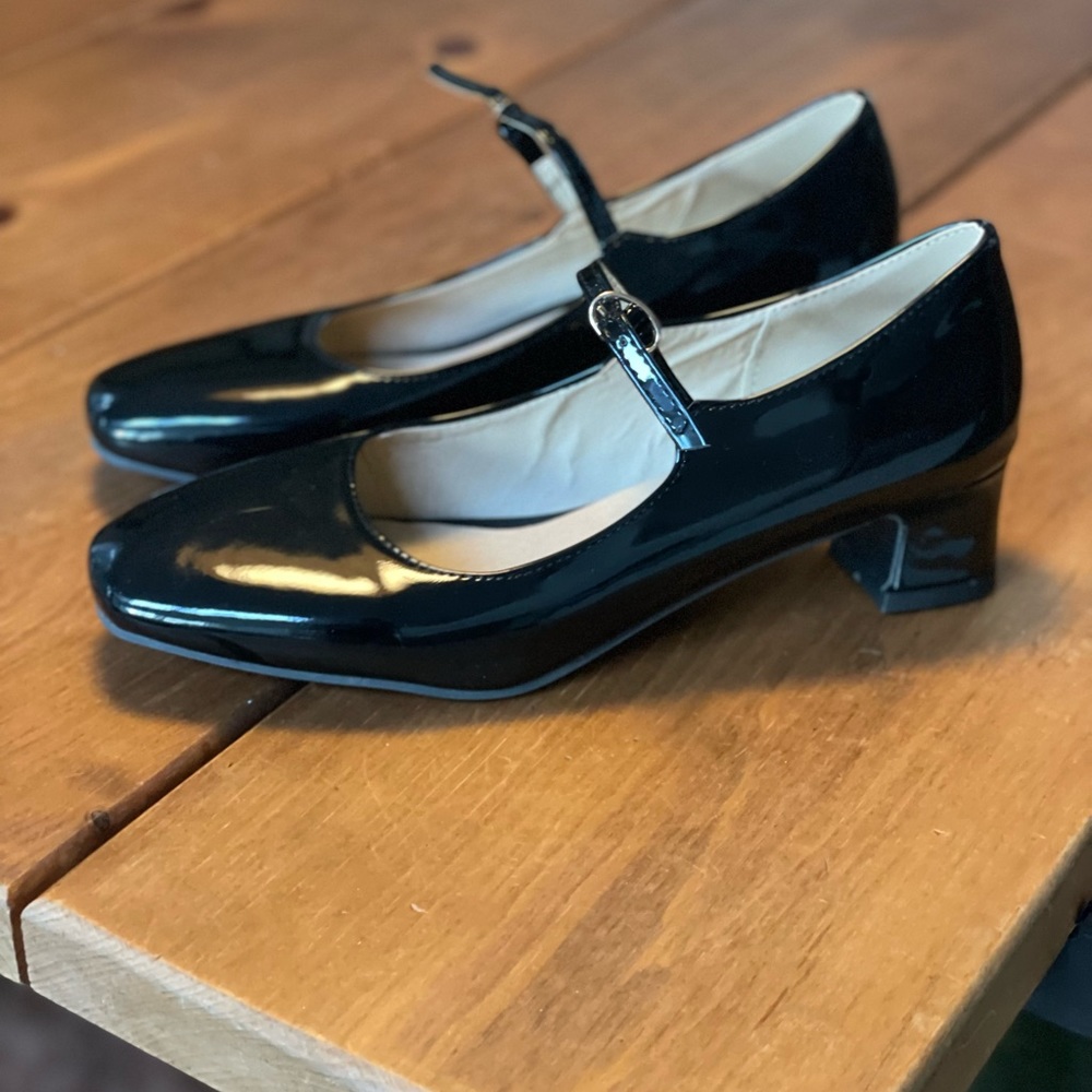 NWOT Patent leather Mary Jane’s.